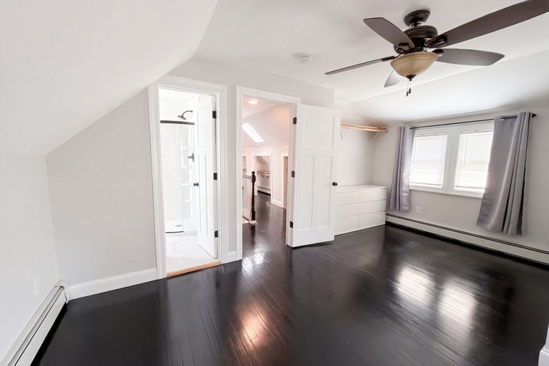 Photo 4 of 21 of 116 S Clinton Ave, Bay Shore, NY