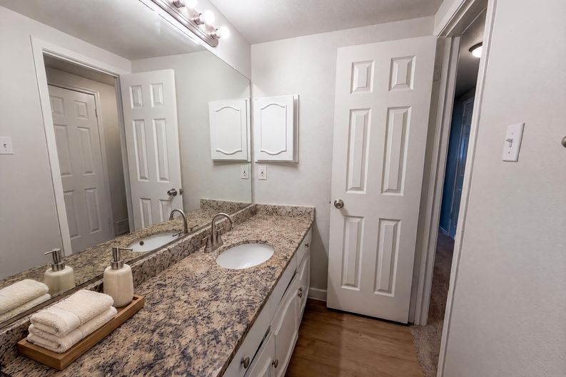 Photo 10 of 20 of 3969 Lost Creek Dr, Dallas, TX