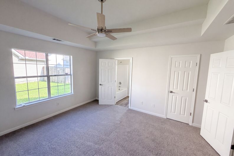 Photo 4 of 20 of 1088 Meadow Glen Cir, Fairburn, GA