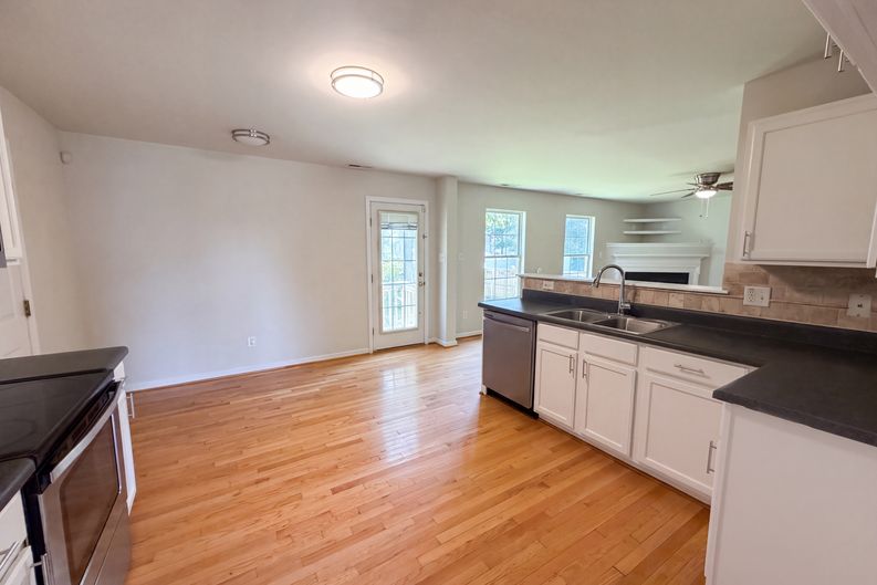 Photo 7 of 19 of 3016 Heather Ridge Dr, Henrico, VA