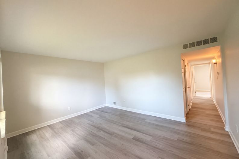 Photo 7 of 17 of 16108 Ziegler St, Taylor, MI