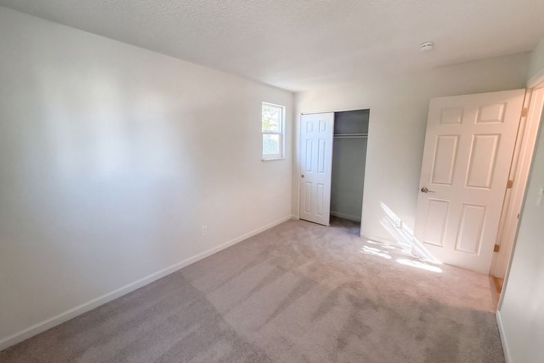 Photo 9 of 23 of 10955 Albion Dr, Thornton, CO