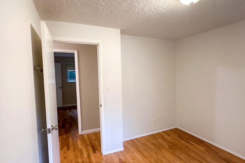 Photo 15 of 25 of 10401 NE 130th St, Kirkland, WA