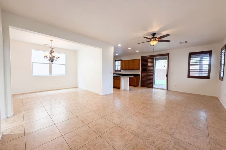 Photo 3 of 25 of 7478 Benlomond Ave, Las Vegas, NV