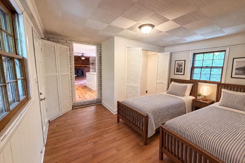 Photo 10 of 17 of 5148 Clearview Dr, Winston Salem, NC