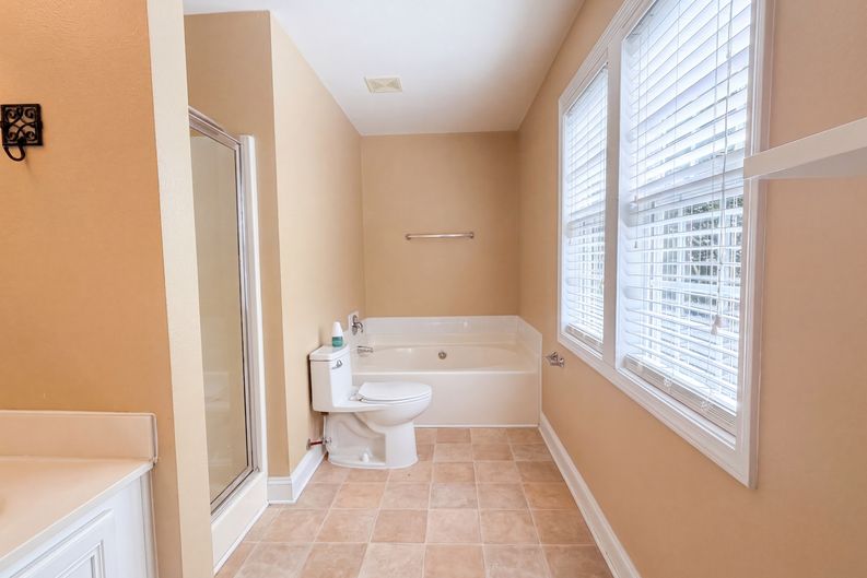 Photo 12 of 23 of 1750 Wilburn Park Ln NW, Charlotte, NC