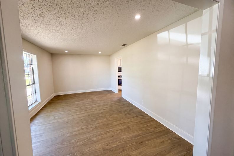 Photo 6 of 18 of 5917 Raza Rd, Pearland, TX