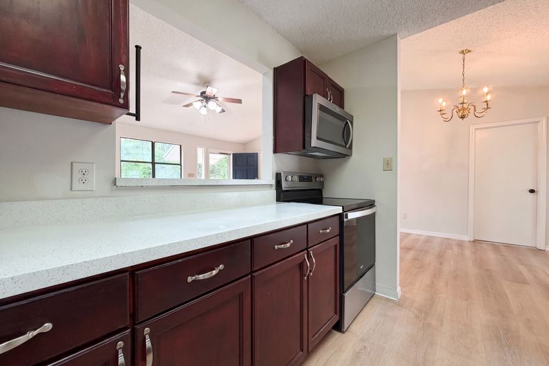 Photo 8 of 17 of 8510 McNeill Rd, Jacksonville, FL