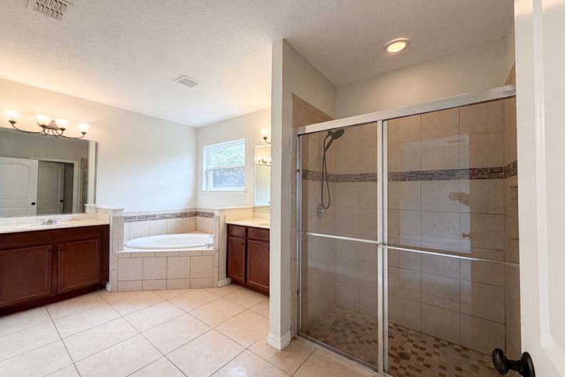 Photo 6 of 22 of 4876 Grassy Knoll Dr, Tavares, FL