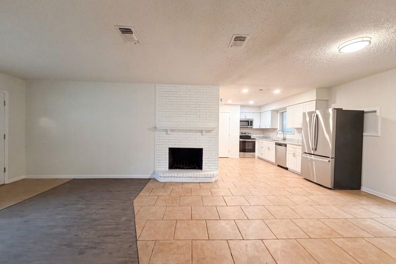 Photo 3 of 18 of 437 Denison Dr, Pottsboro, TX
