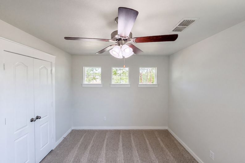 Photo 11 of 23 of 8956 Devonshire Dr, Fort Worth, TX