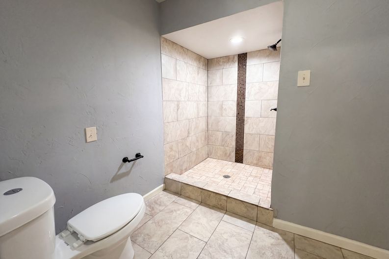 Photo 10 of 17 of 3717 Knob Hill Dr, Plano, TX