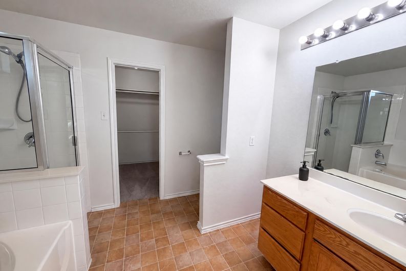 Photo 14 of 20 of 710 Encanto Dr, Leander, TX