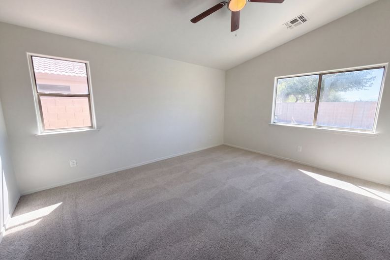 Photo 4 of 15 of 5910 N 78th Dr, Glendale, AZ