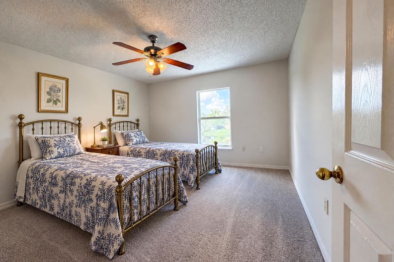 Photo 14 of 26 of 2158 Willesdon Dr W, Jacksonville, FL