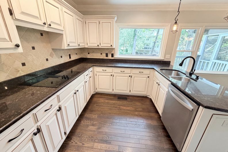 Photo 17 of 58 of 984 Forest Pond Ct, Marietta, GA