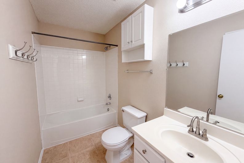 Photo 16 of 23 of 2727 High Point Dr, Round Rock, TX