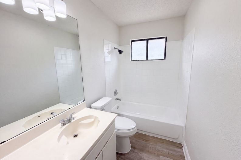 Photo 12 of 14 of 16207 Parkway Dr, Pflugerville, TX