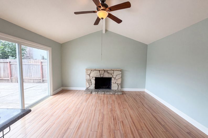 Photo 4 of 25 of 7804 McClintock Way, Sacramento, CA