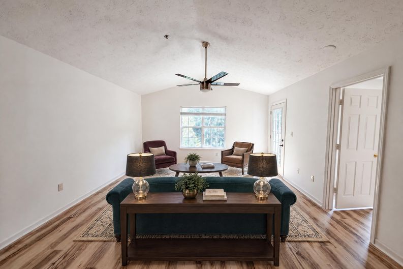 Photo 16 of 19 of 131 Bentley Pl, Tucker, GA