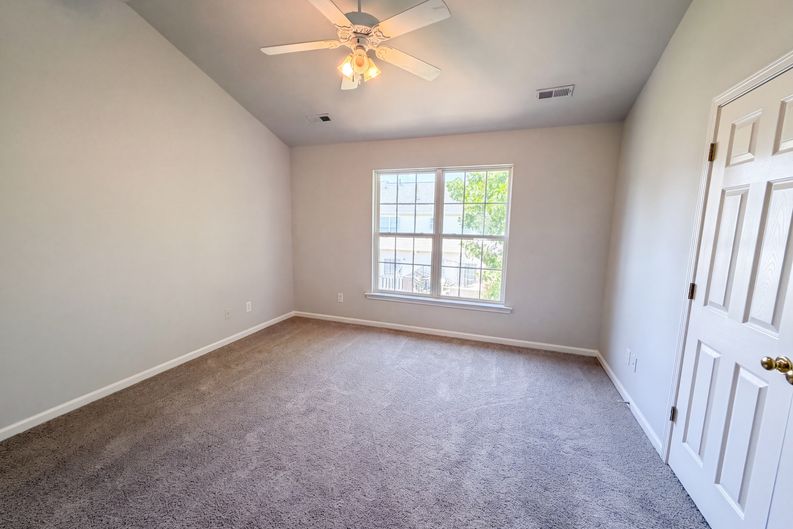 Photo 17 of 45 of 615 Graythorn Ln, Greenville, SC