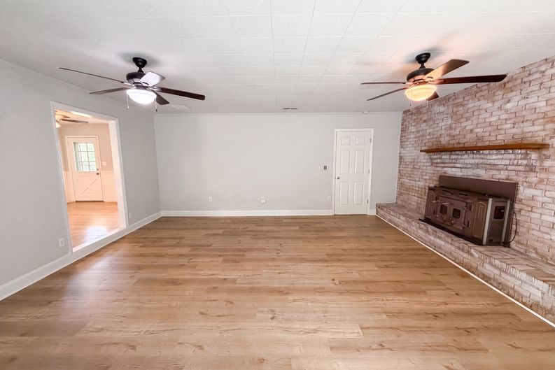 Photo 8 of 17 of 529 Timberlane Dr, Mount Holly, NC