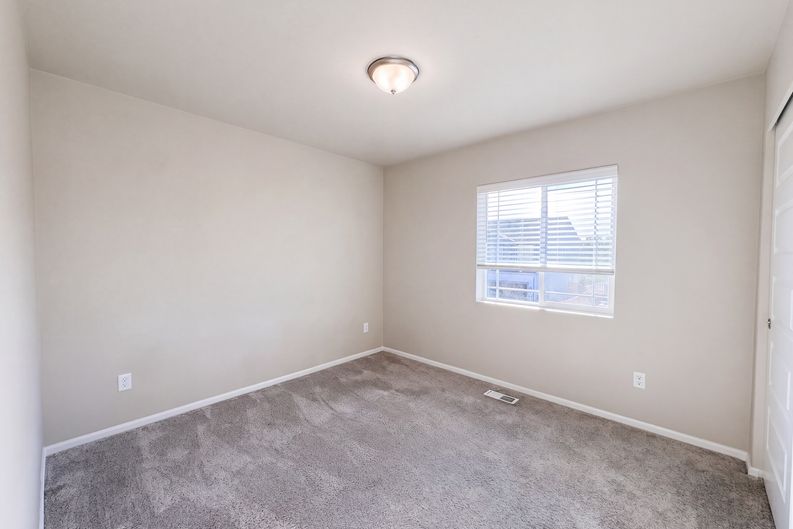 Photo 11 of 31 of 4335 Acacia Ln SE, Port Orchard, WA