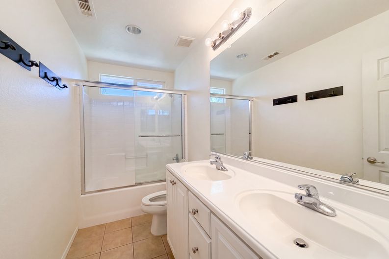 Photo 18 of 24 of 29206 Rio Lobo Way, Valencia, CA