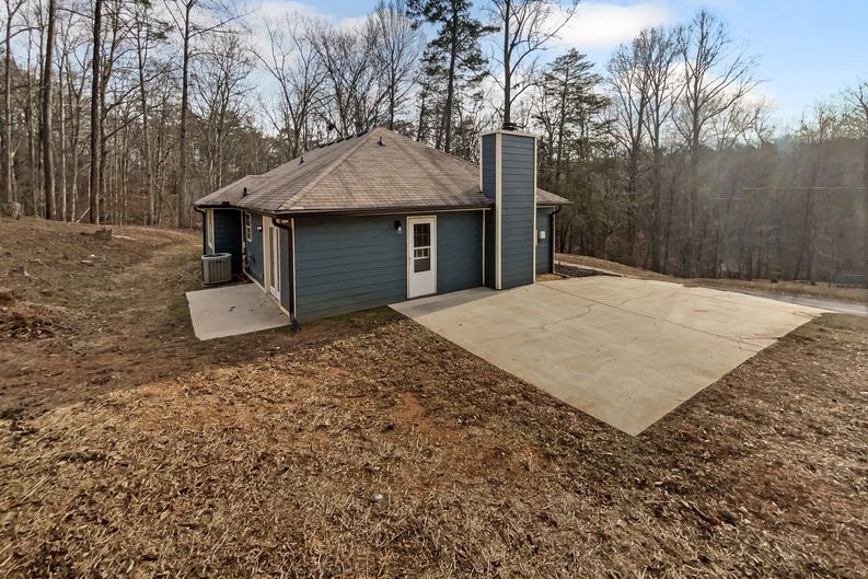 Photo 6 of 39 of 3208 Navajo Cir, Gainesville, GA