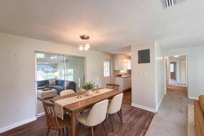 Photo 3 of 24 of 411 W Seminole Ave, Eustis, FL
