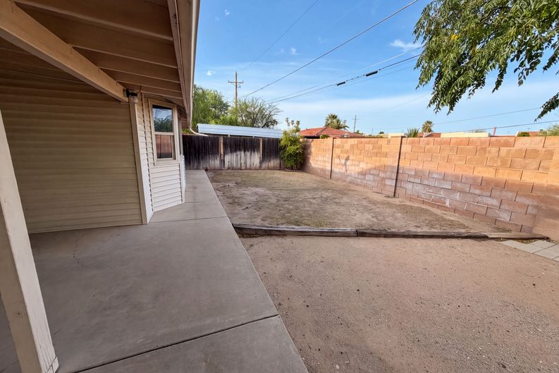 Photo 5 of 19 of 917 N Miller Dr, Tucson, AZ