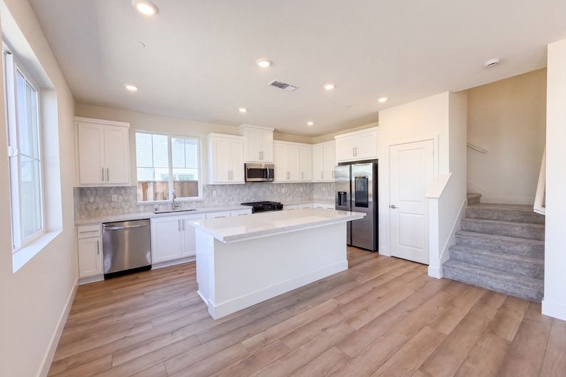 Photo 19 of 49 of 5699 Kusnick Ave, Tracy, CA