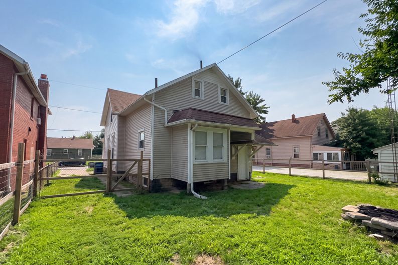 Photo 5 of 32 of 608 Howland Ave, Toledo, OH