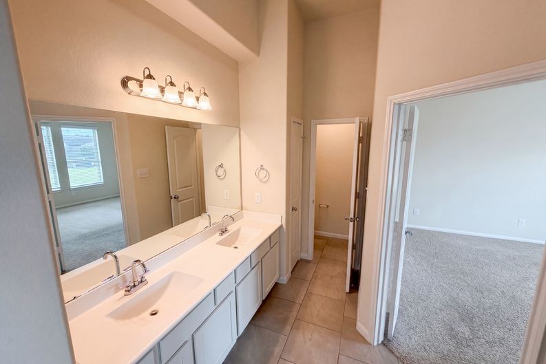 Photo 11 of 29 of 12338 Bedford Bend Dr, Humble, TX