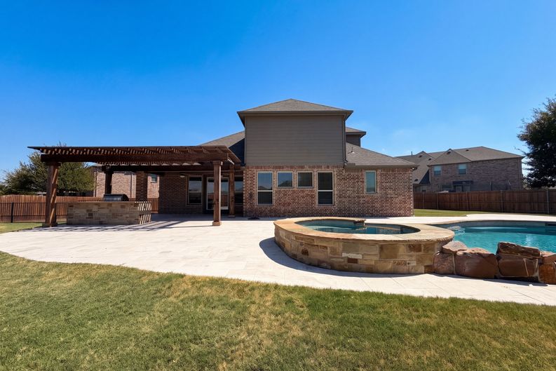 Photo 5 of 22 of 10832 Frost Pl, McKinney, TX