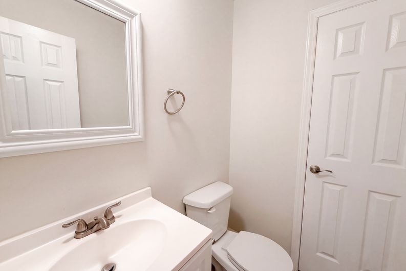 Photo 14 of 18 of 4154 Edgeware Rd, Winston Salem, NC