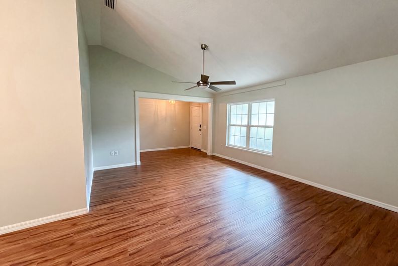 Photo 3 of 20 of 546 Penns Neck Dr, Deland, FL