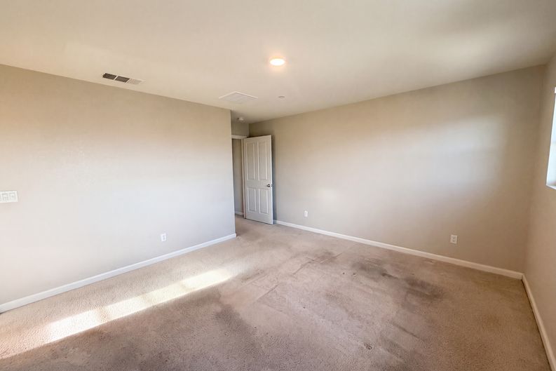 Photo 11 of 27 of 8224 Kossum Way, Elk Grove, CA