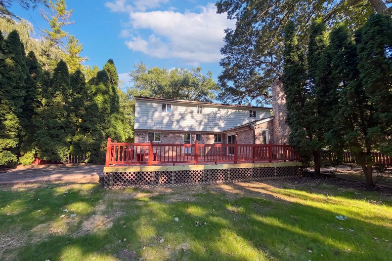 Photo 5 of 21 of 38651 Chartier St, Harrison Township, MI