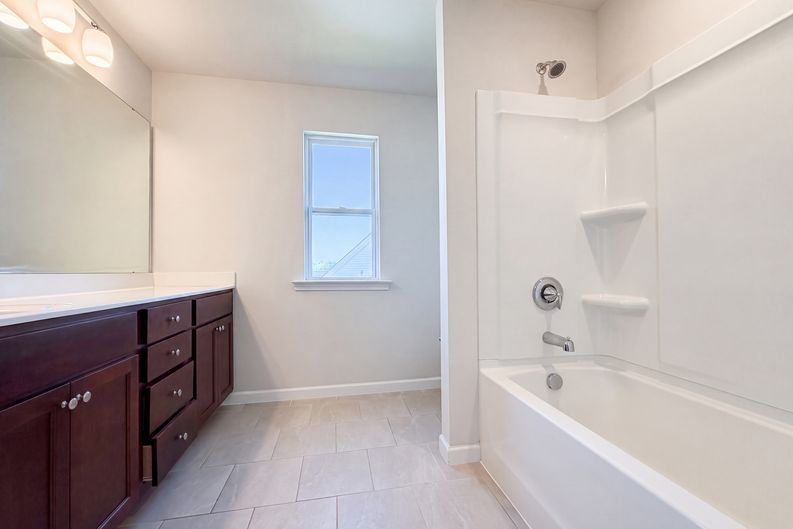 Photo 10 of 24 of 119 E Caxton Ct, Clayton, NC