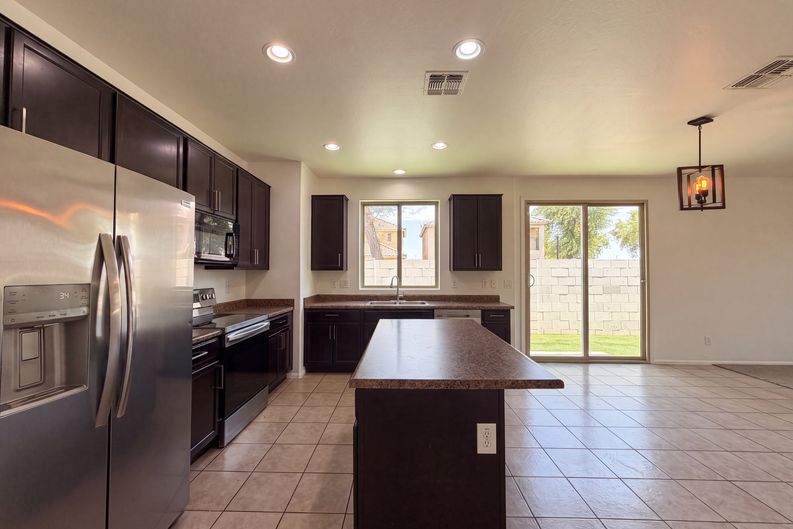 Photo 9 of 27 of 7730 W Giles Rd, Phoenix, AZ