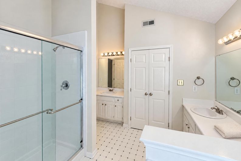 Photo 13 of 25 of 6113 Remington Lake Dr, Raleigh, NC