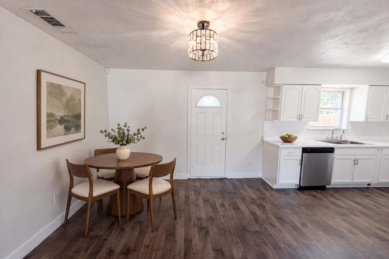 Photo 13 of 23 of 8540 Foxwood Ln, Dallas, TX