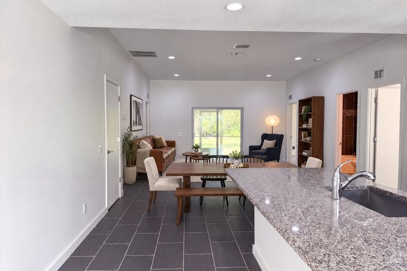 Photo 7 of 22 of 2840 S Shade Ave, Sarasota, FL