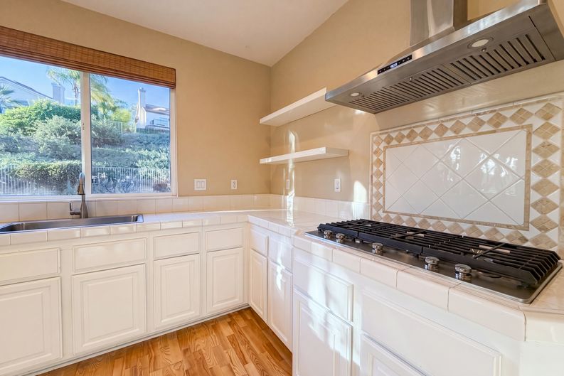 Photo 10 of 31 of 22017 Sunrise View Pl, Santa Clarita, CA
