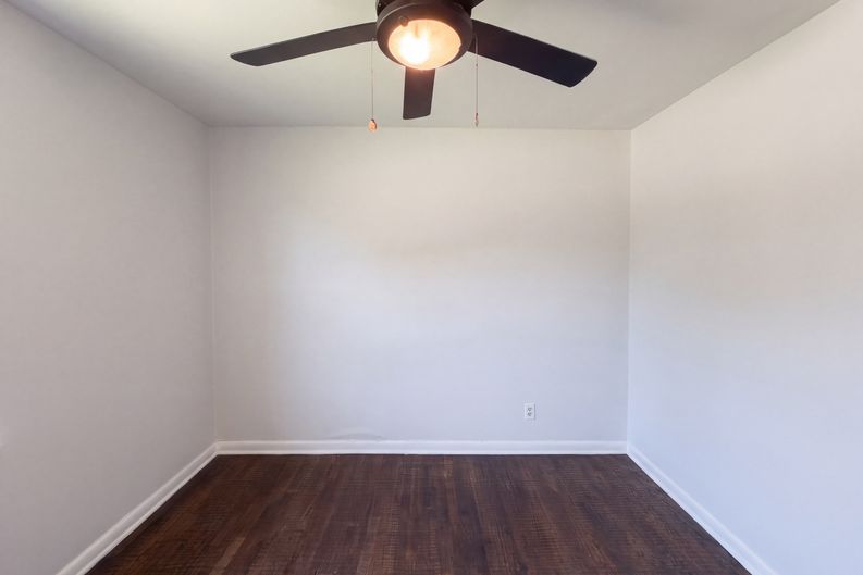 Photo 12 of 20 of 2415 Barnes Bridge Rd, Dallas, TX