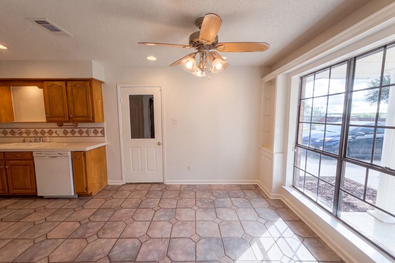 Photo 8 of 22 of 203 Frost Creek Ave, Groesbeck, TX