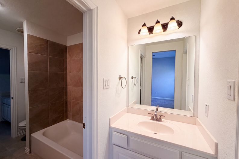 Photo 27 of 34 of 4305 Curlew Ln, Garland, TX