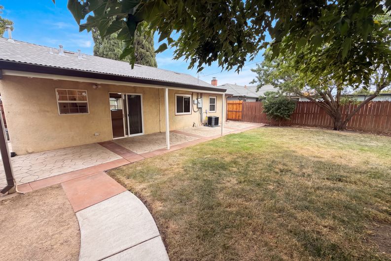 Photo 14 of 16 of 4940 Alcott Dr, Sacramento, CA