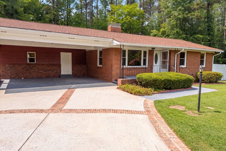 Photo 13 of 17 of 500 Sunnybrook Rd, Raleigh, NC